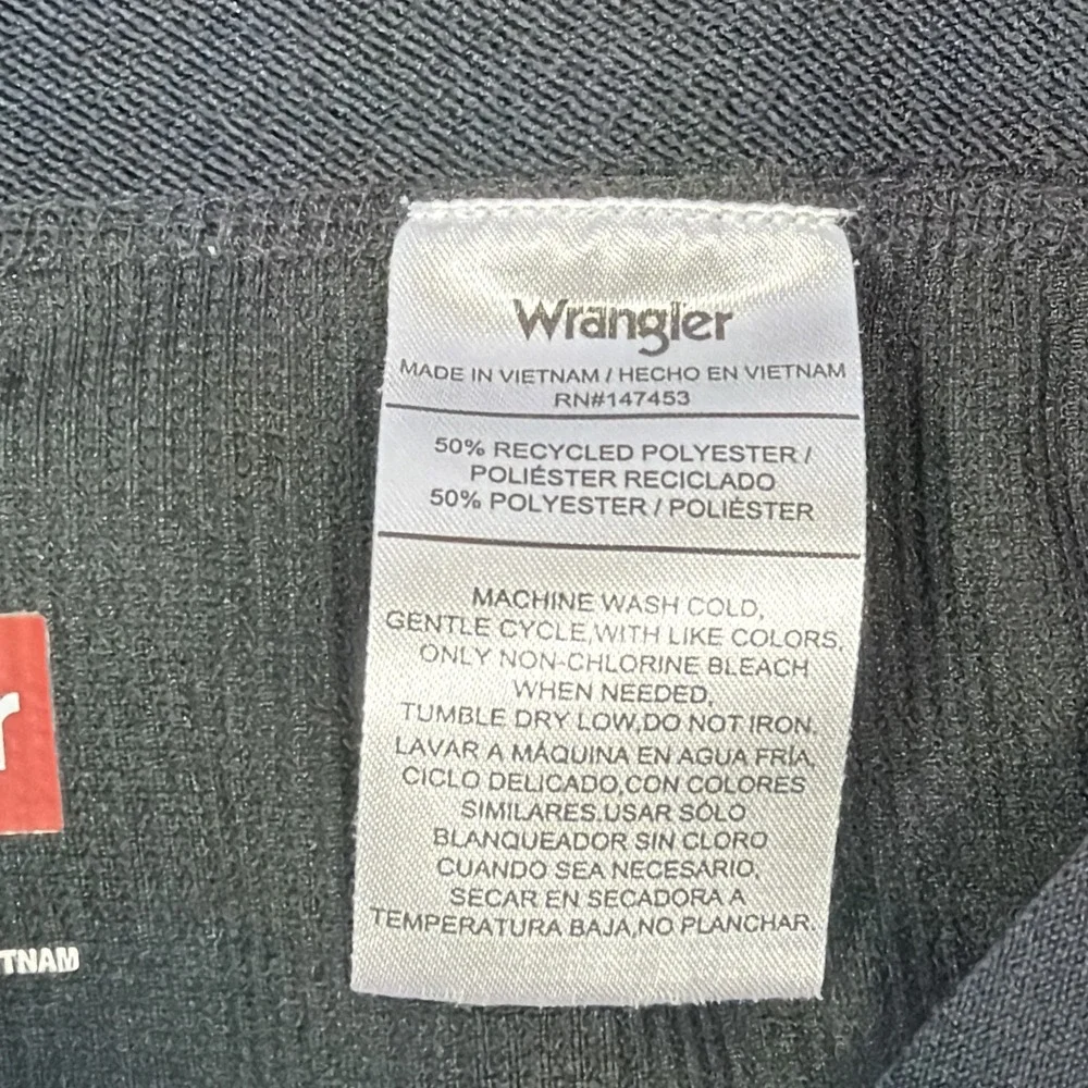 Wrangler Men's Medium Black Long Sleeve Waffle Thermal Crew Pocket Tagless Shirt